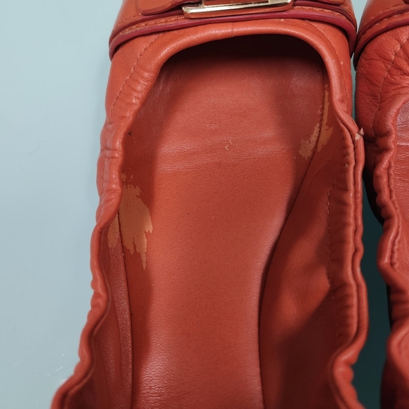 Tory Burch Women's Orange Flats with Gold Accent - Picture 4 of 12